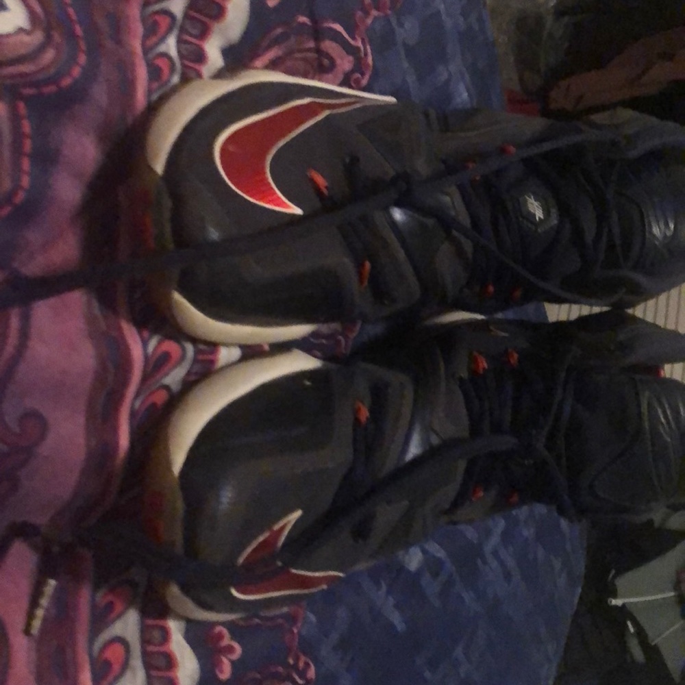 LeBron 13 {gs men’s size 10,}USA color way D.S